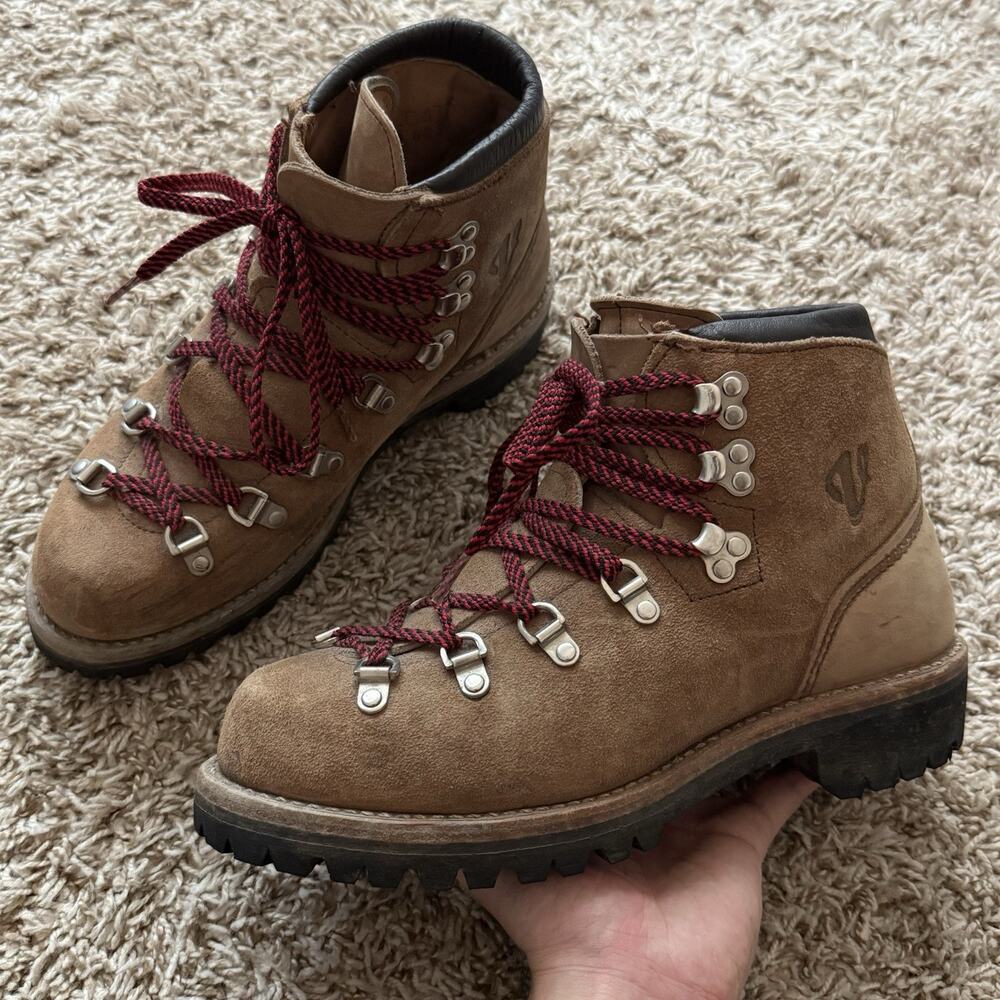 Vintage Vasque Women’s Brown Suede Mountaineering Hiking Boot Size 9 Vibram Sole
